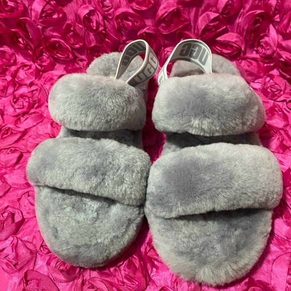 Ugg oh yeah slide 🤍 - Picture 4 of 7